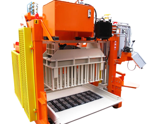 Máquina bloquera ponedora G6 para la elaboración de elementos prefabricados de concreto.